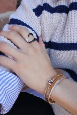 Oui Corner Diamond Ring